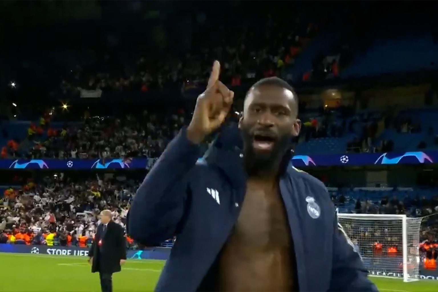 رفع السبابة وردد “الله أكبر”.. احتفالية روديغر نجم ريال مدريد تخطف الأضواء