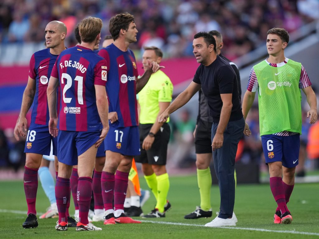 تشافي وبرشلونة.. ثورة ضرورية بإمكانيات محدودة