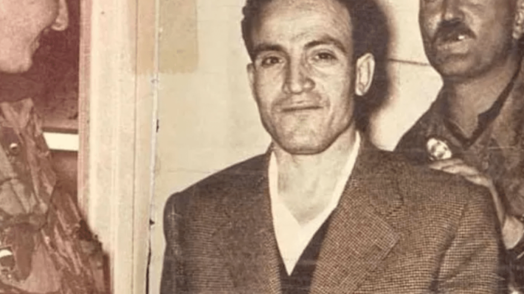 العربي بن مهيدي.. جزائري حارب فرنسا وانتهى به الحال إلى المشنقة