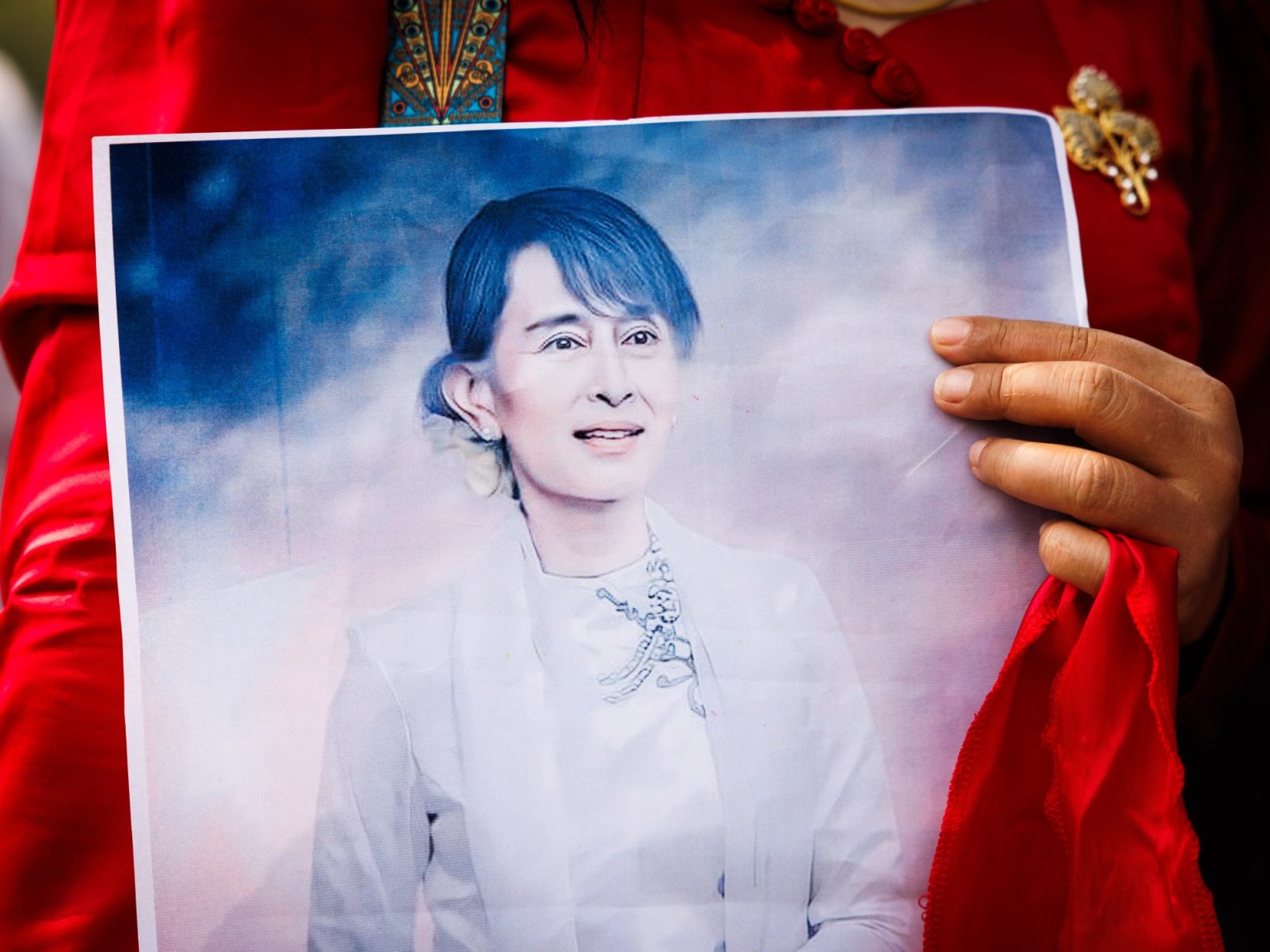 نقل زعيمة ميانمار السابقة سوتشي من السجن إلى إقامة جبرية