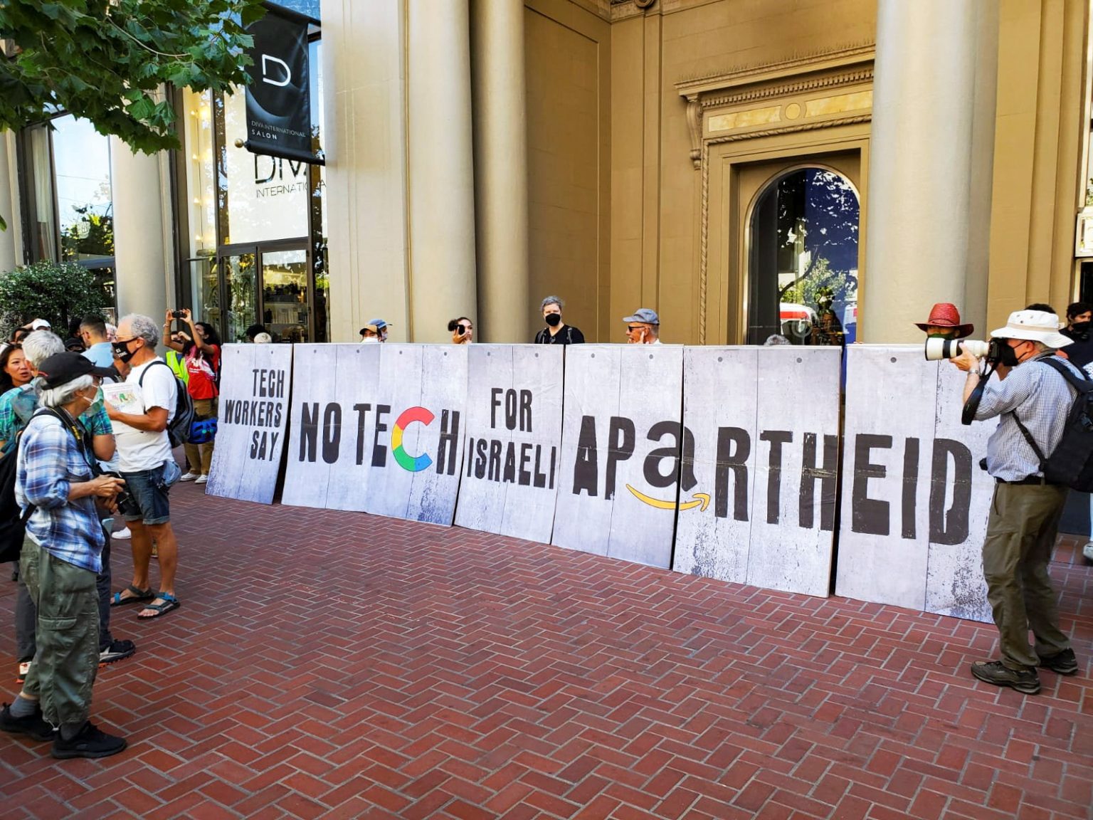 غوغل تطرد موظفين احتجوا على عقد ملياري أبرمته مع إسرائيل