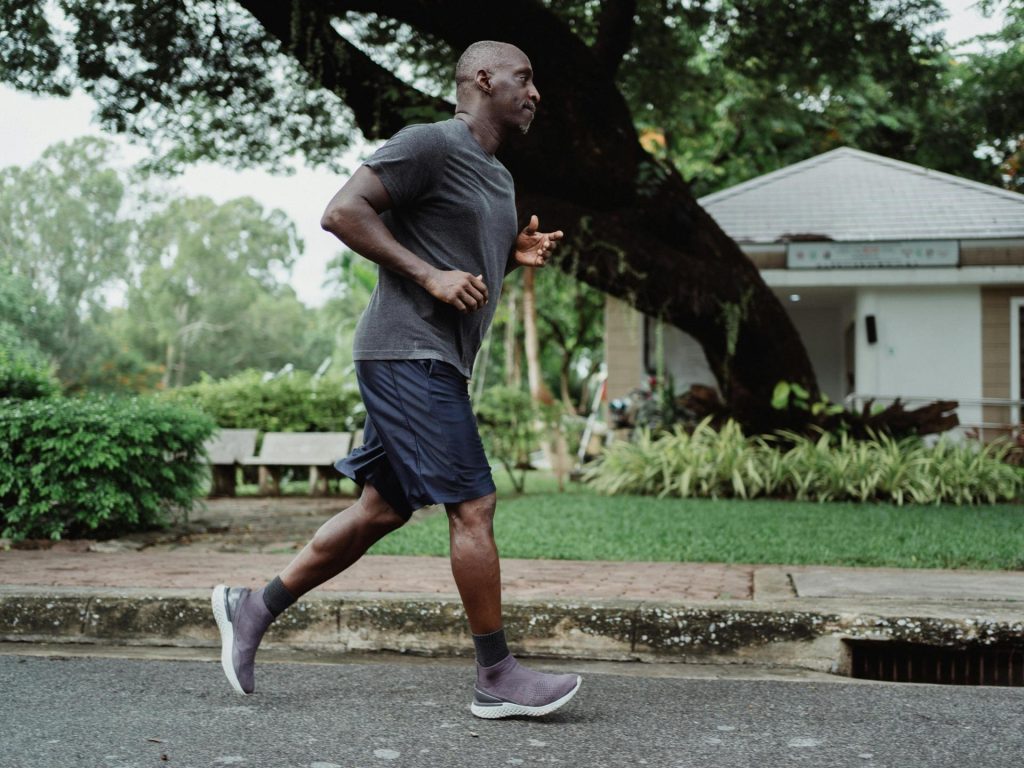 عدد الخطوات وحده لا يكفي.. إليك الطريقة المثلى لتمرين المشي المفيد