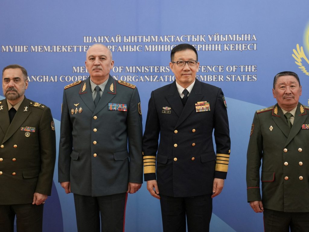 روسيا والصين تعتزمان توثيق التعاون العسكري مع إيران