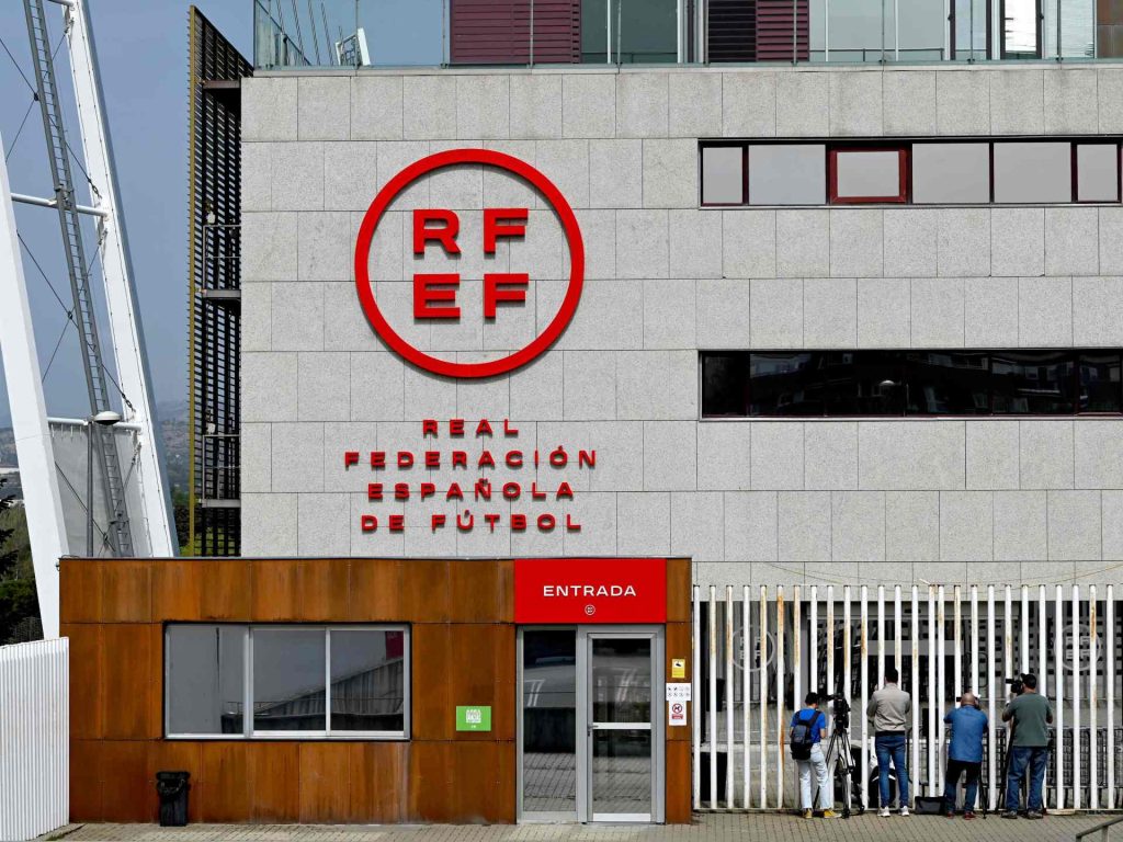 لتصويب الوضع وبدء مرحلة جديدة.. اتحاد الكرة الإسباني “تحت الوصاية”