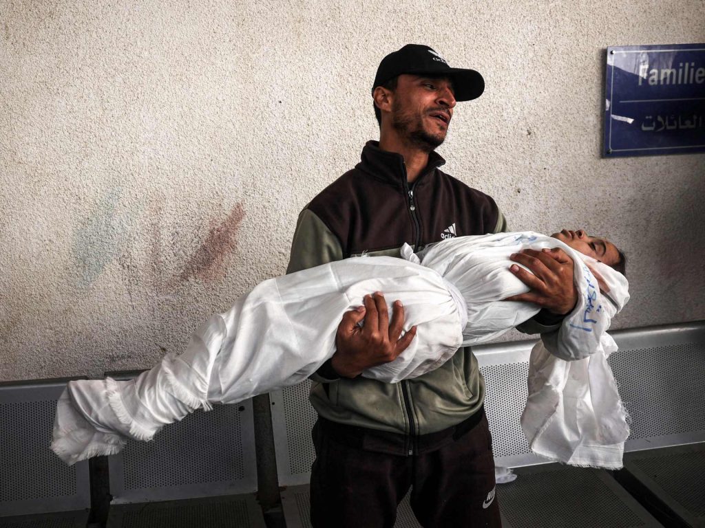 انتشال جثامين 190 شهيدا بخان يونس واختفاء ألفي فلسطيني من القطاع