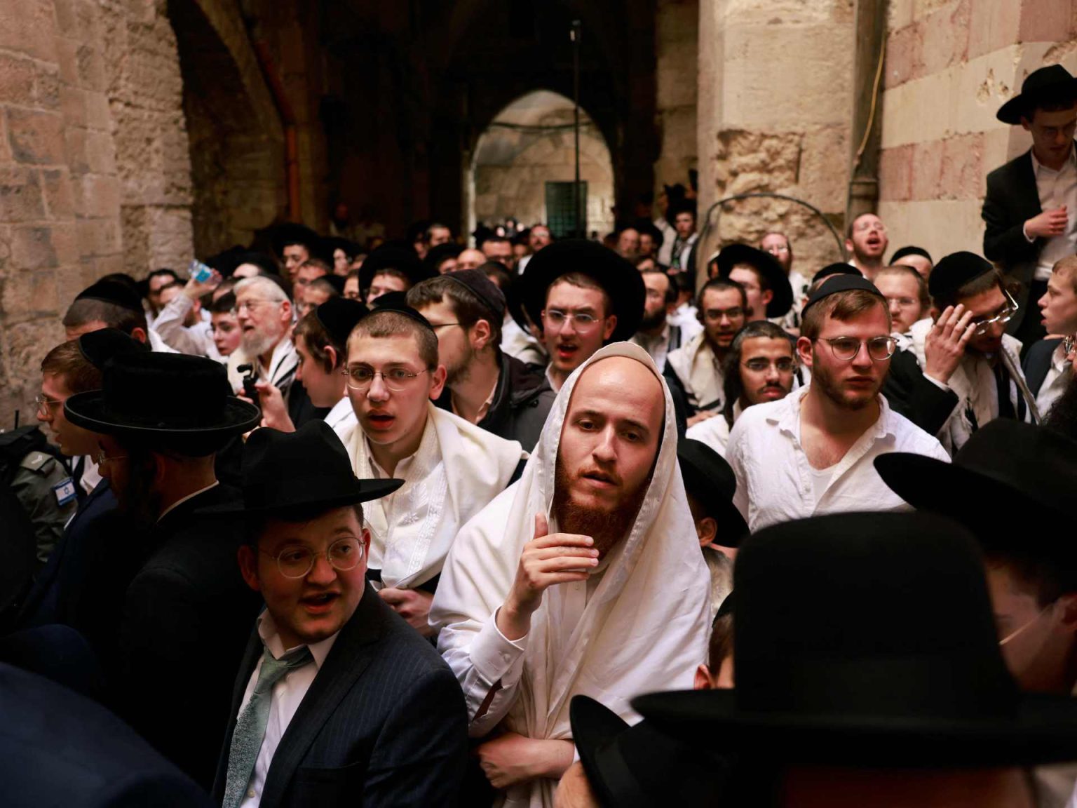 المستوطنون يواصلون اقتحام الأقصى والاحتلال ينفذ اعتداءات جديدة بالضفة