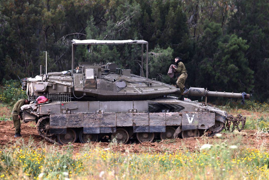 تقرير: إسرائيل تخوض مرحلة جديدة في حربها “متعددة الجبهات” مع إيران