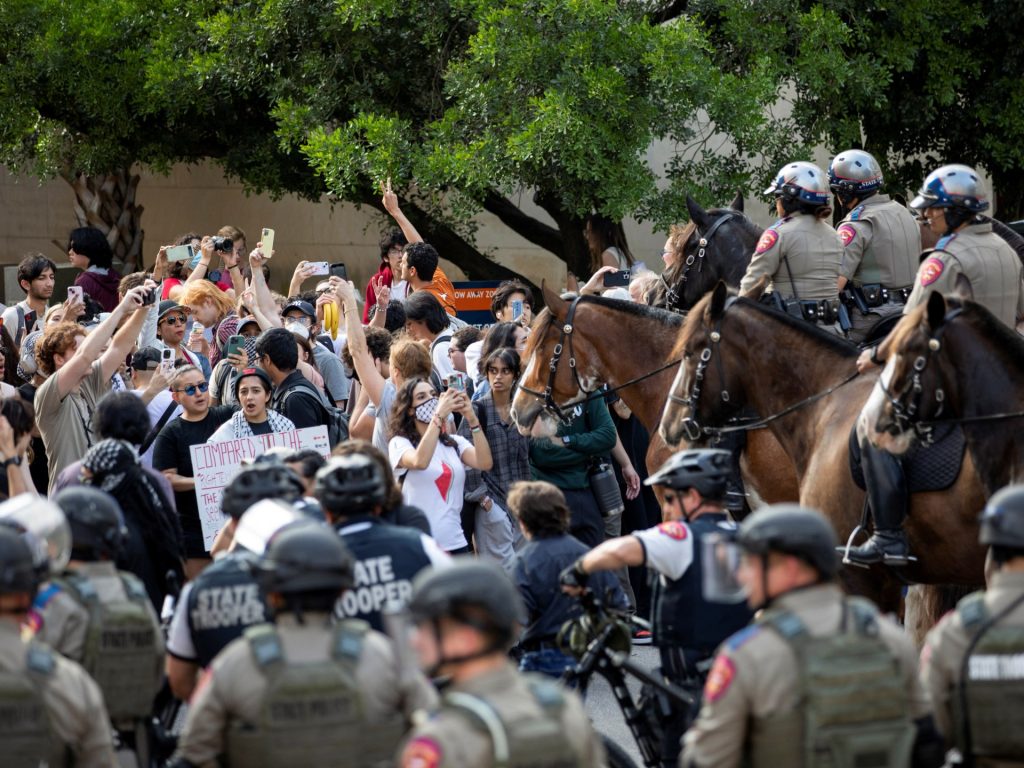 جيروزاليم بوست تحرض الجامعات الأميركية على الطلاب المناصرين لفلسطين