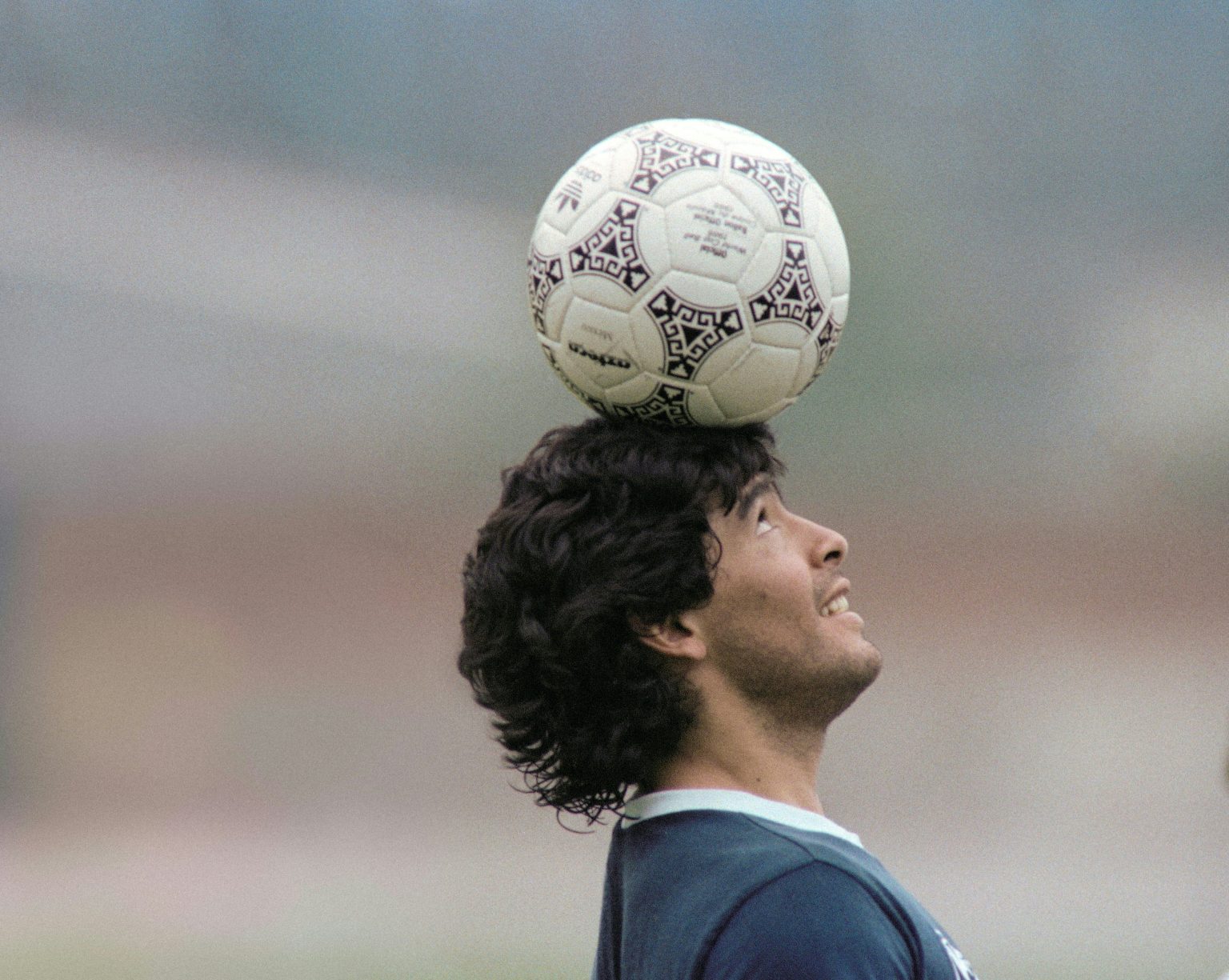 أبناء مارادونا يطالبون بنقل رفاته إلى ضريح “أكثر أمانا”