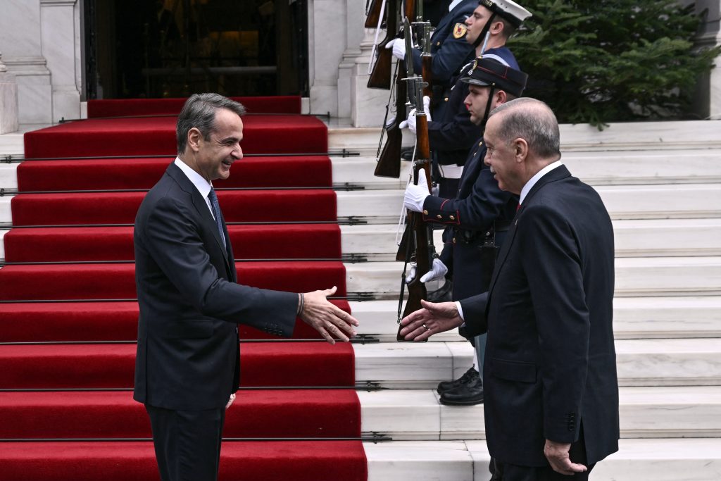 رئيس وزراء اليونان إلى تركيا.. ويفتح ملف “الكنيسة التي تحولت مسجدا”