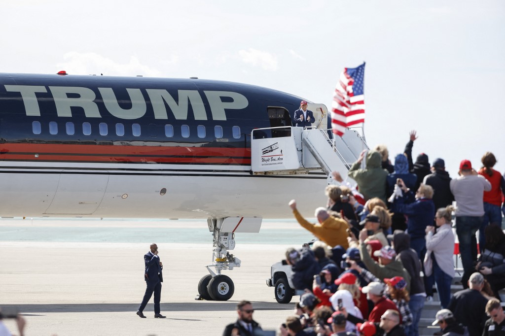 مصدر: جناح طائرة ترامب يصطدم بطائرة خاصة في مطار بفلوريدا