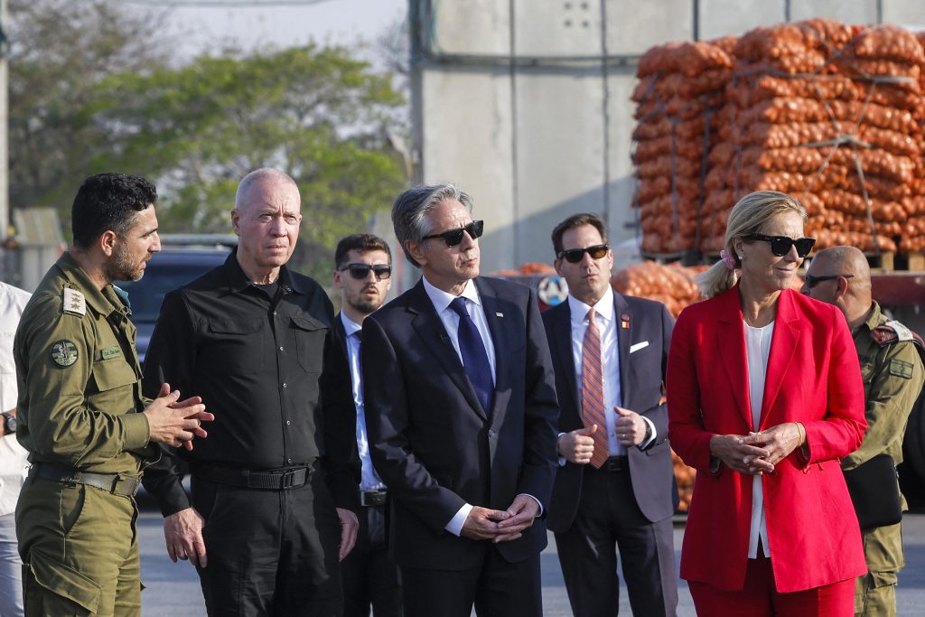 بلينكن يزور معبرا إسرائيليا مع غزة لتفقد المساعدات