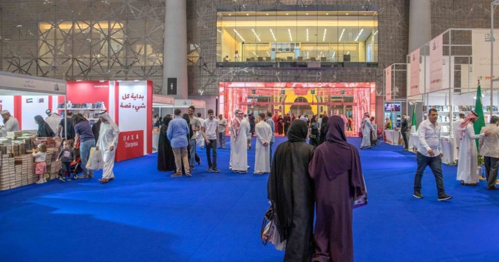 ناشرون بمعرض الدوحة للكتاب: الأدب وعلوم النفس والتاريخ تتصدر اهتمامات المترجمين