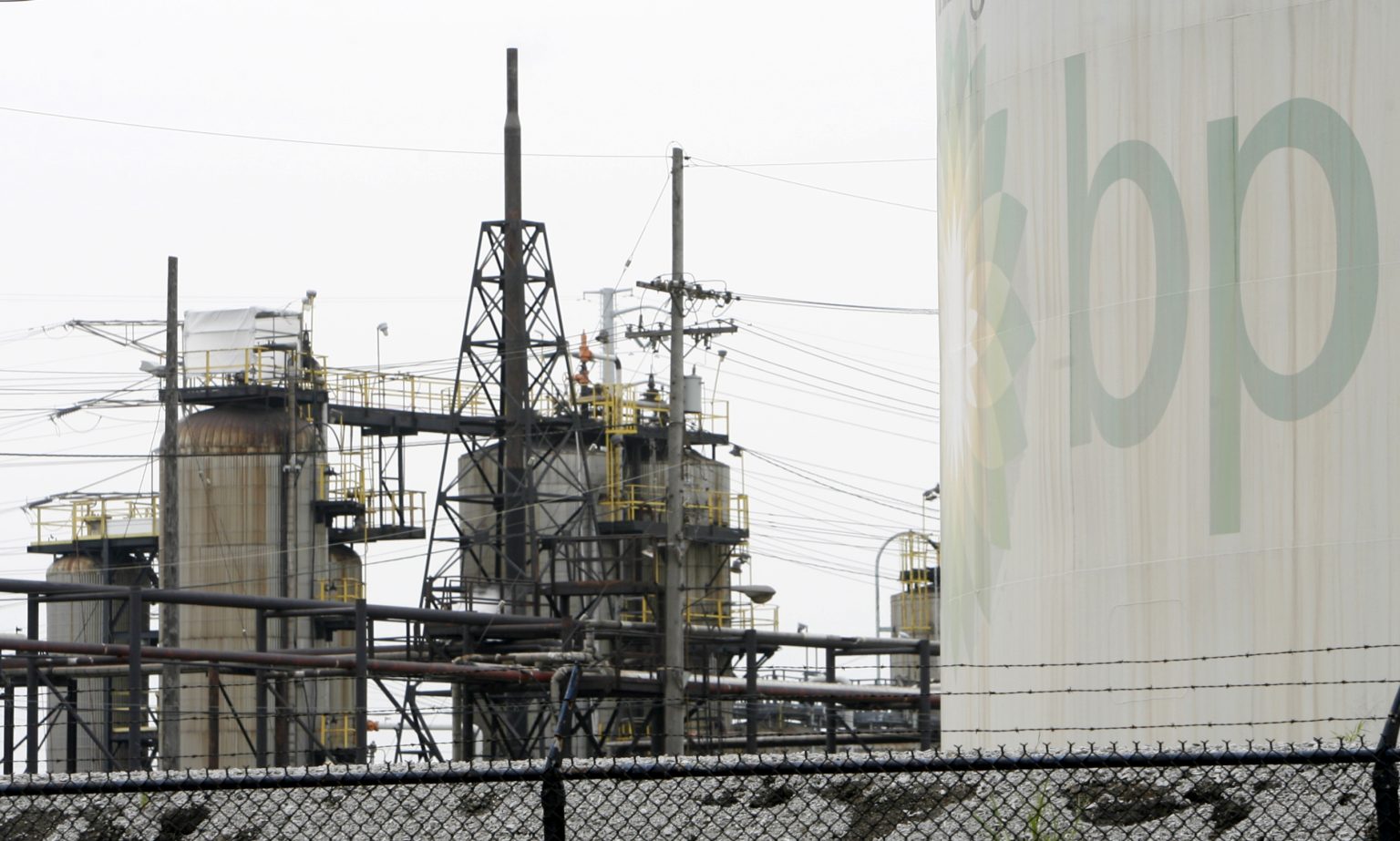 عراقي يطالب “العملاق البريطاني للنفط” بتعويض بعد وفاة ابنه بالسرطان