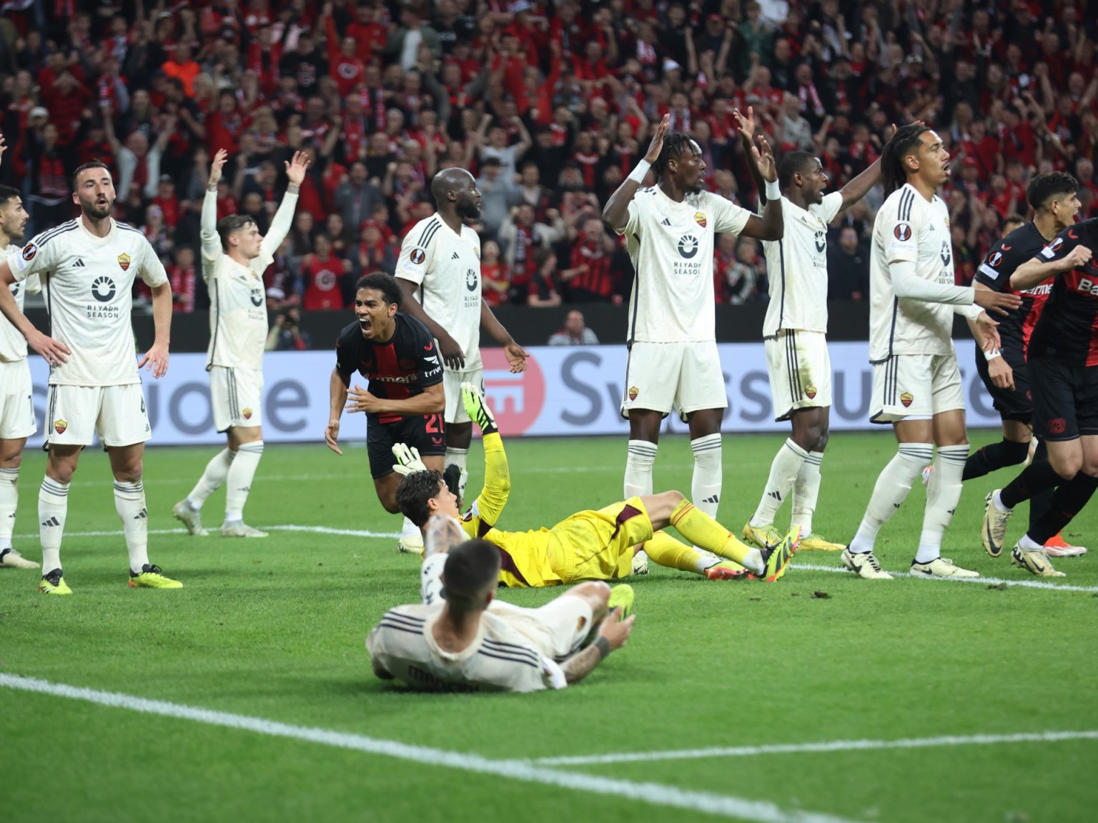 شاهد.. ليفركوزن وأتلانتا يتأهلان لنهائي الدوري الأوروبي على حساب روما ومرسيليا