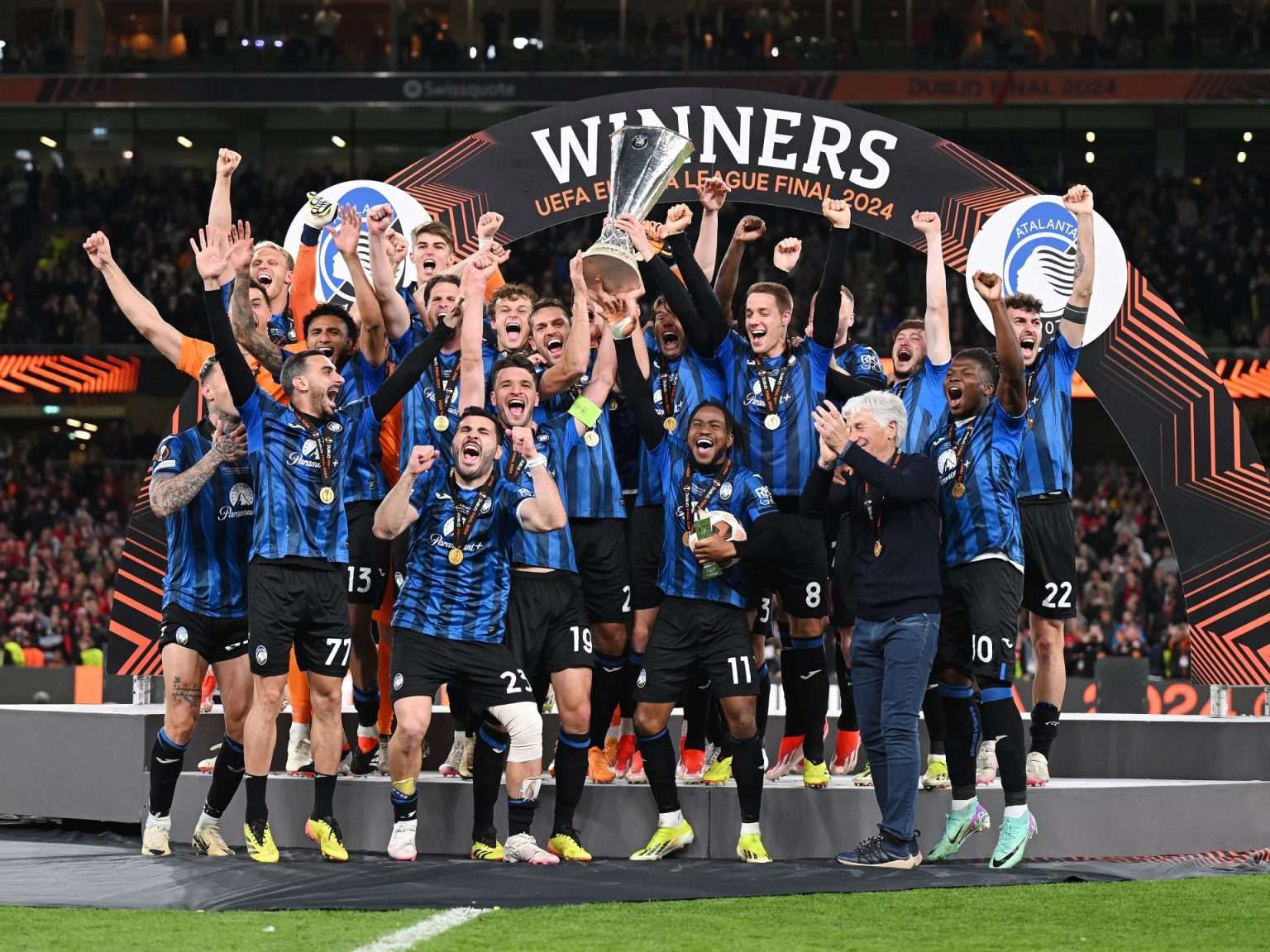 بعد تتويجه بلقب الدوري الأوروبي.. أتلانتا الإيطالي يسدي خدمة لبرشلونة