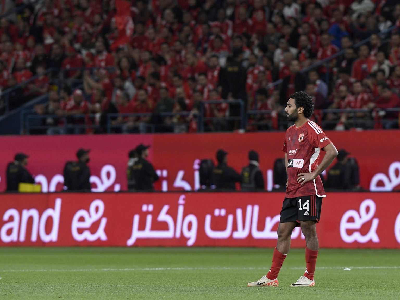 حبس الشحات لاعب الأهلي المصري لإهانته المغربي الشيبي