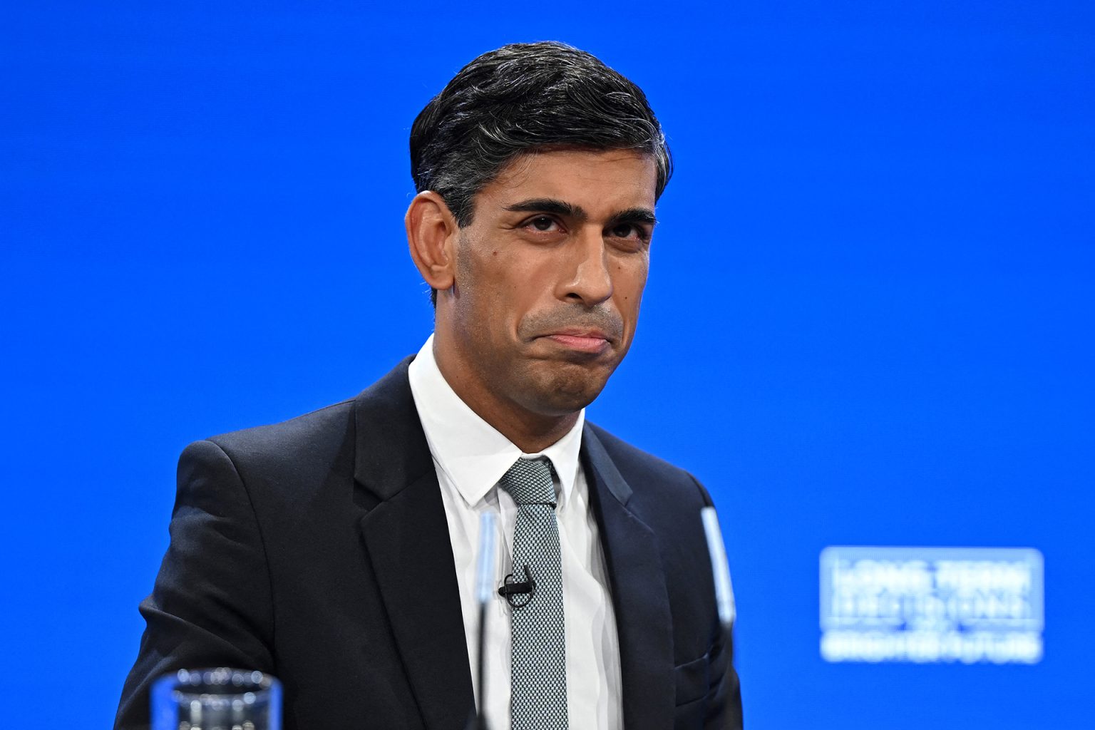 العمال البريطاني يحدث “زلزالا” بفوز انتخابي مهم على سوناك