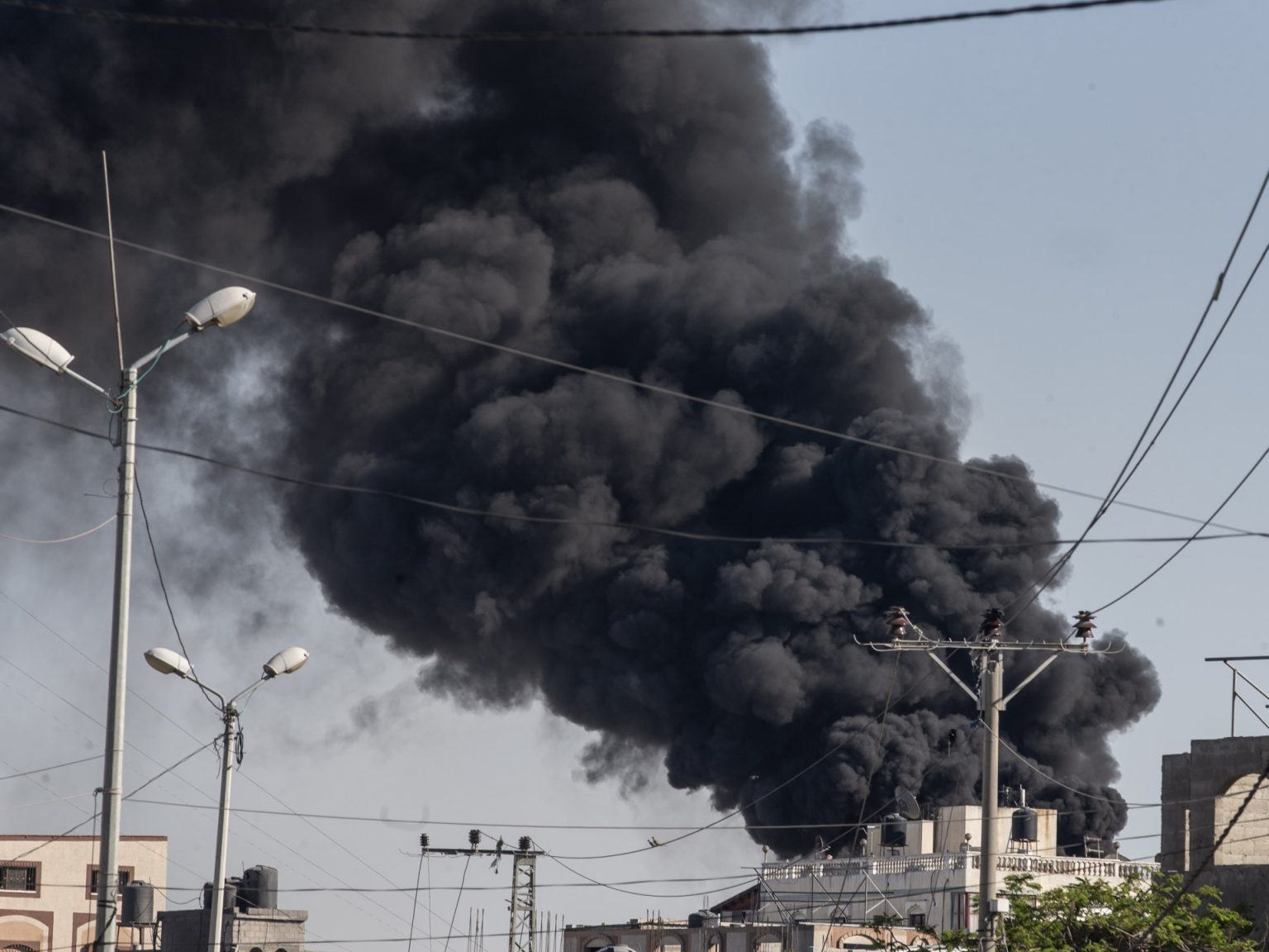 كيف يضيق قرار العدل الدولية الخناق على بايدن؟