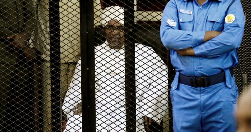 توقعات بنقل البشير من أم درمان لشمال السودان ومطالب للإفراج عنه بكفالة