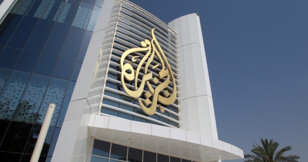 مشين وخطوة لتكميم الأفواه.. هآرتس: يجب ألا تغلقوا قناة الجزيرة