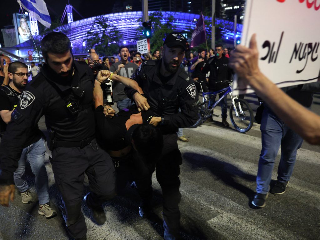 إيكونوميست: إسرائيل تمزق نفسها