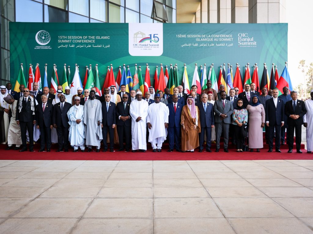 دعم غزة وإنهاء الحرب يسيطران على مخرجات القمة الإسلامية بغامبيا