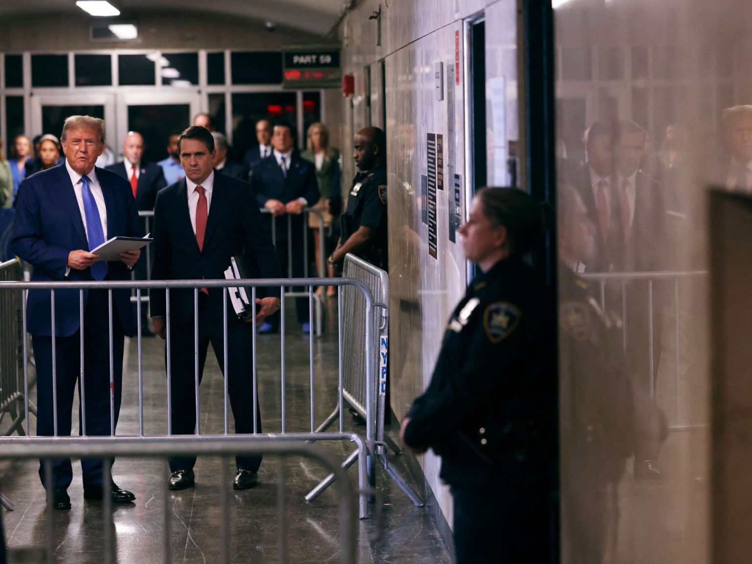 دفاع ترامب يقدم الأدلة للمحكمة في قضية شراء صمت ممثلة