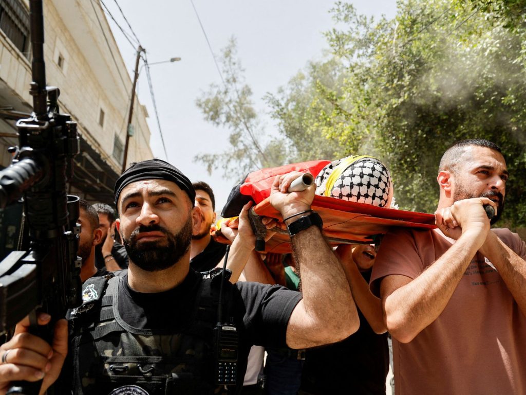 إضراب في جنين بعد اغتيال مقاوم واقتحامات بنابلس وقلقيلية