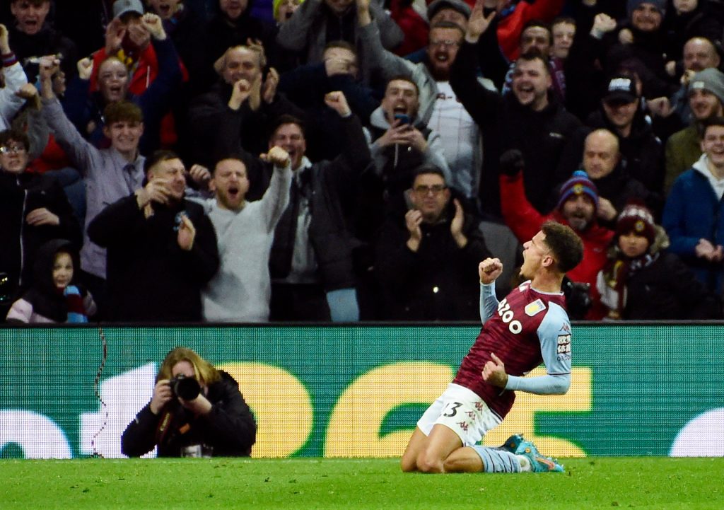 هل بالغ أستون فيلا في طلباته للاستغناء عن البرازيلي كوتينيو؟