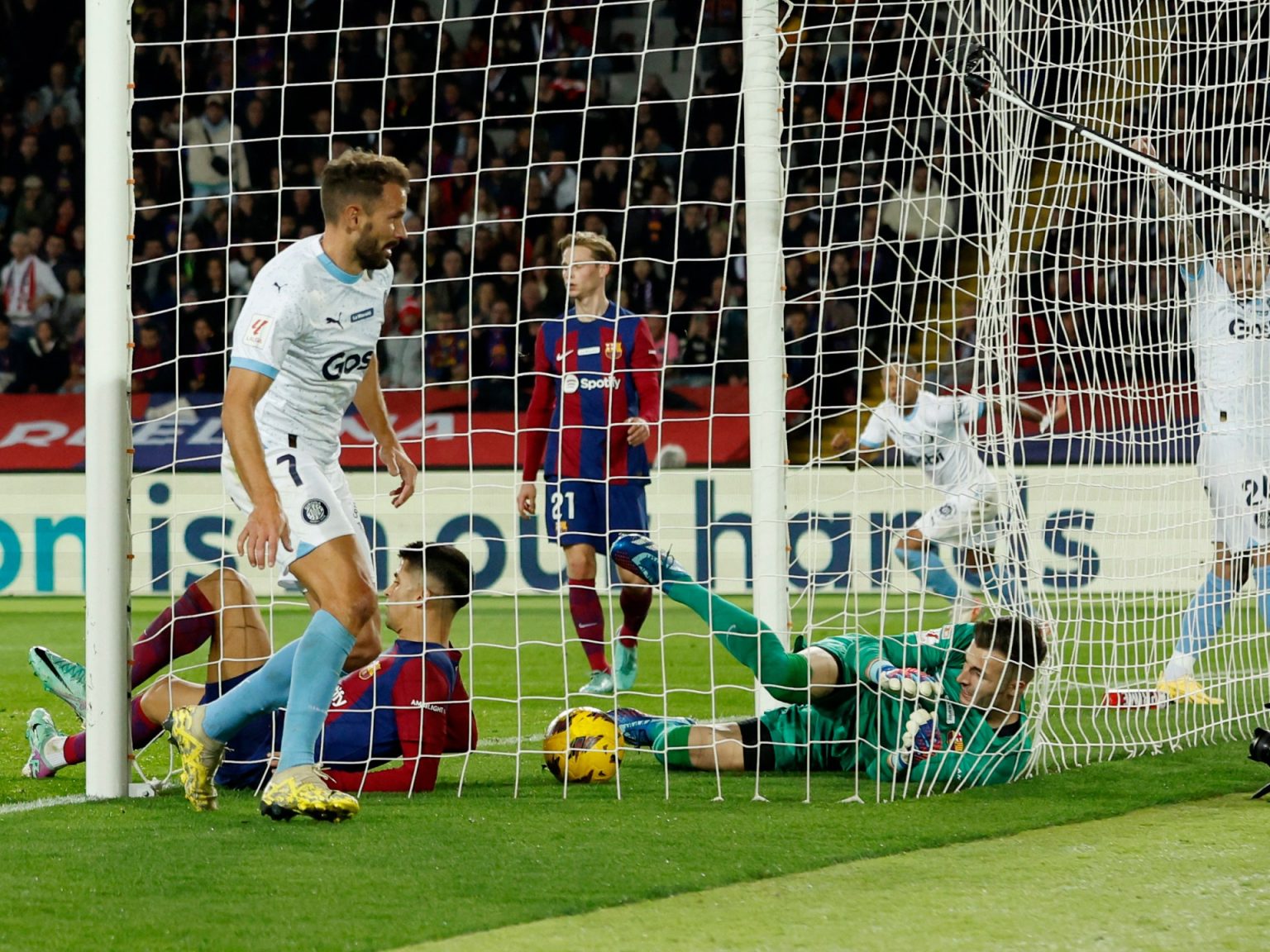 تشافي: نسعى للثأر.. ومدرب جيرونا: نتطلع لفوز تاريخي على برشلونة