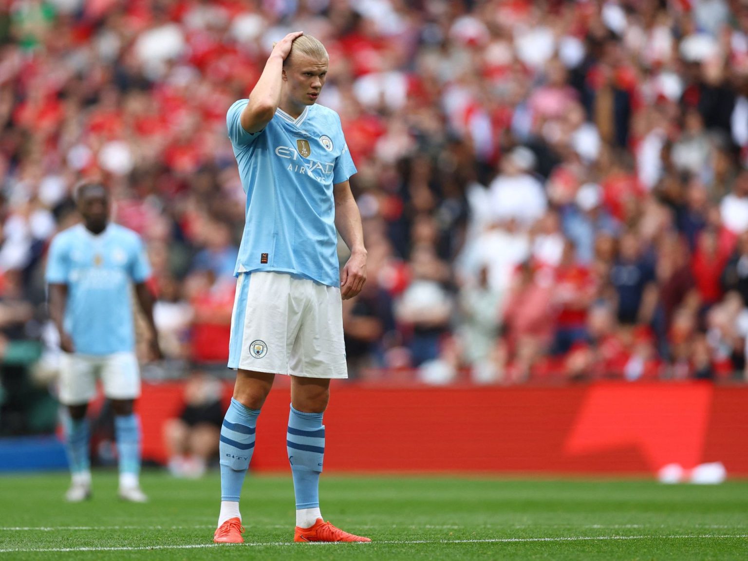 هل هالاند “لاعب درجة رابعة” أم أفضل مهاجم في العالم؟