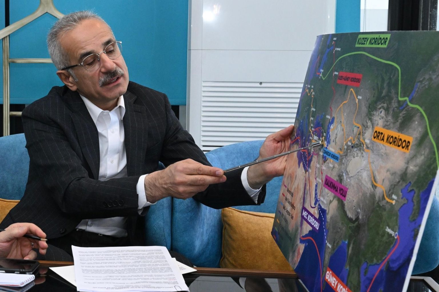 ماذا قال وزير النقل التركي عن مشروع طريق التنمية؟