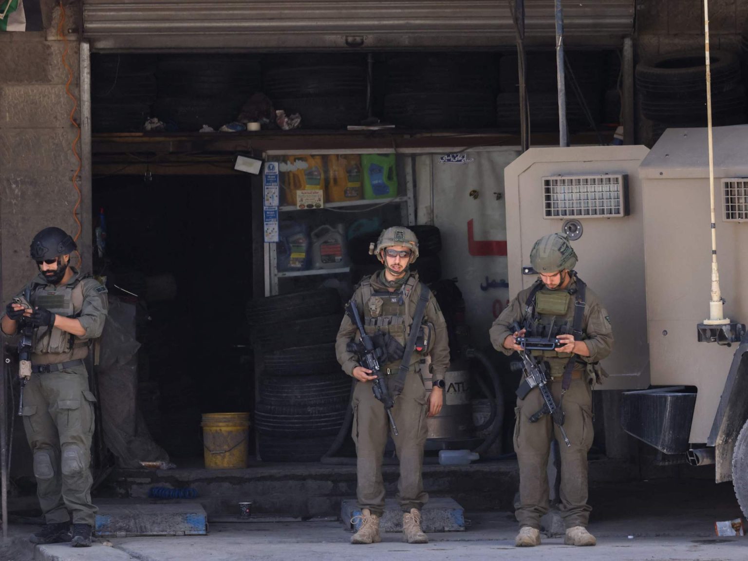 شهيد فلسطيني وقوات الاحتلال تحاصر مخيم طولكرم بعد اقتحامه