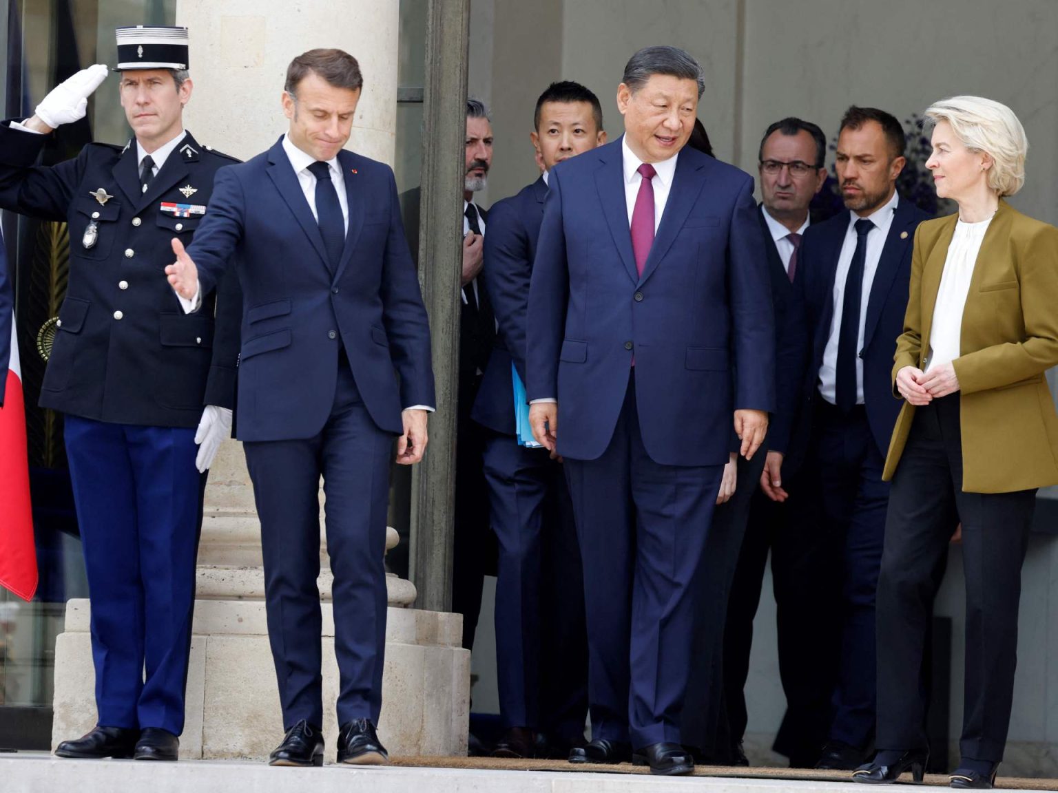 الرئيس الصيني يلتقي ماكرون ويدعو لتعزيز التعاون التجاري مع أوروبا