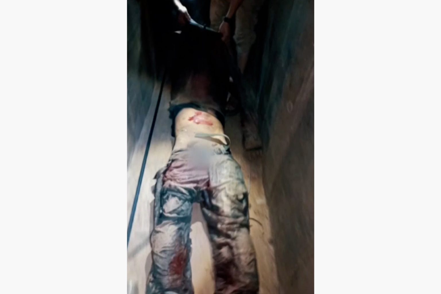 شاهد.. مقطع للقسام يُظهر سحب جندي إسرائيلي داخل نفق بغزة