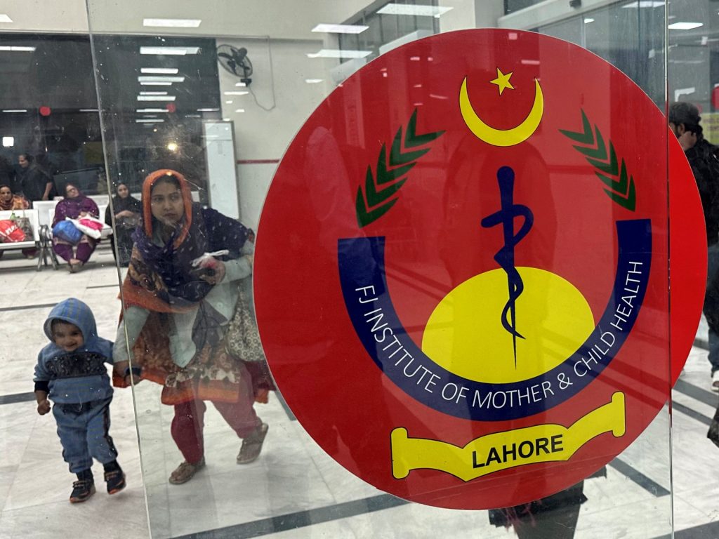 لوفيغارو: تفاصيل مثيرة بشأن إصابة آلاف الأطفال بالإيدز في باكستان