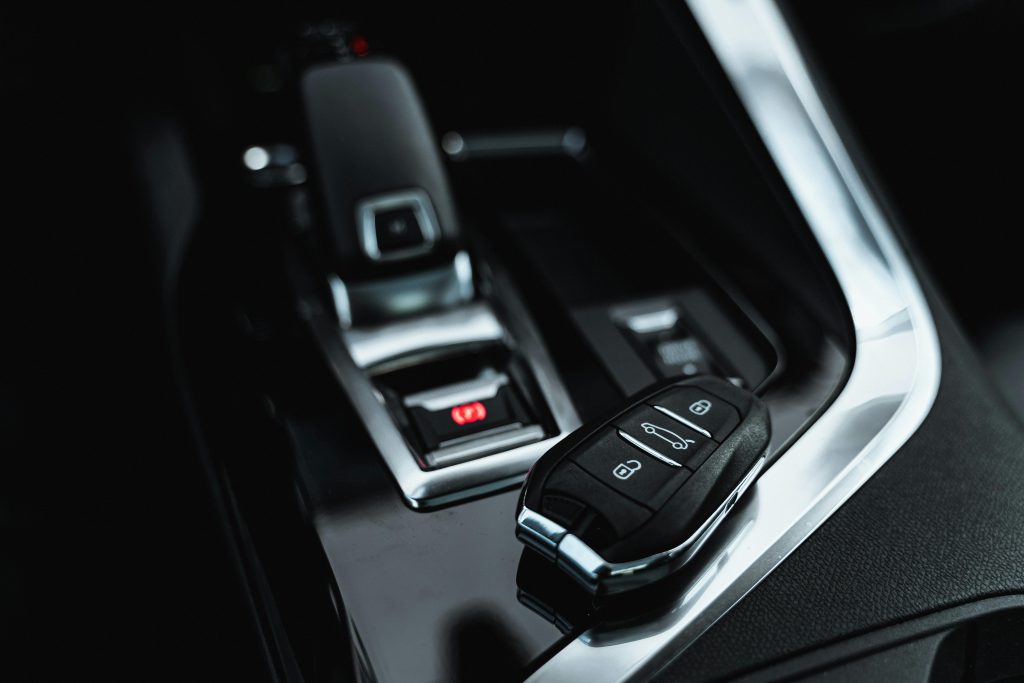 للمركبات التي تعمل “من دون مفتاح”.. كيف تحمي سيارتك من السرقة؟