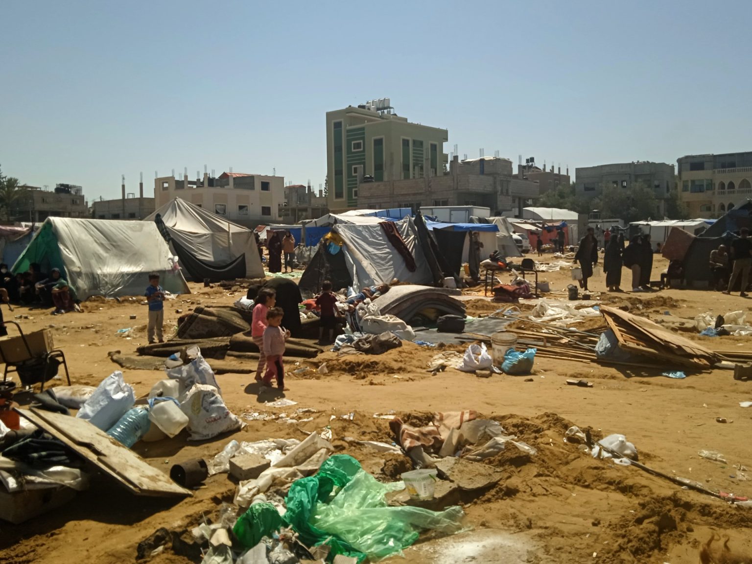 هكذا تبدو رفح مع النزوح الكبير عقب العملية الإسرائيلية البرية