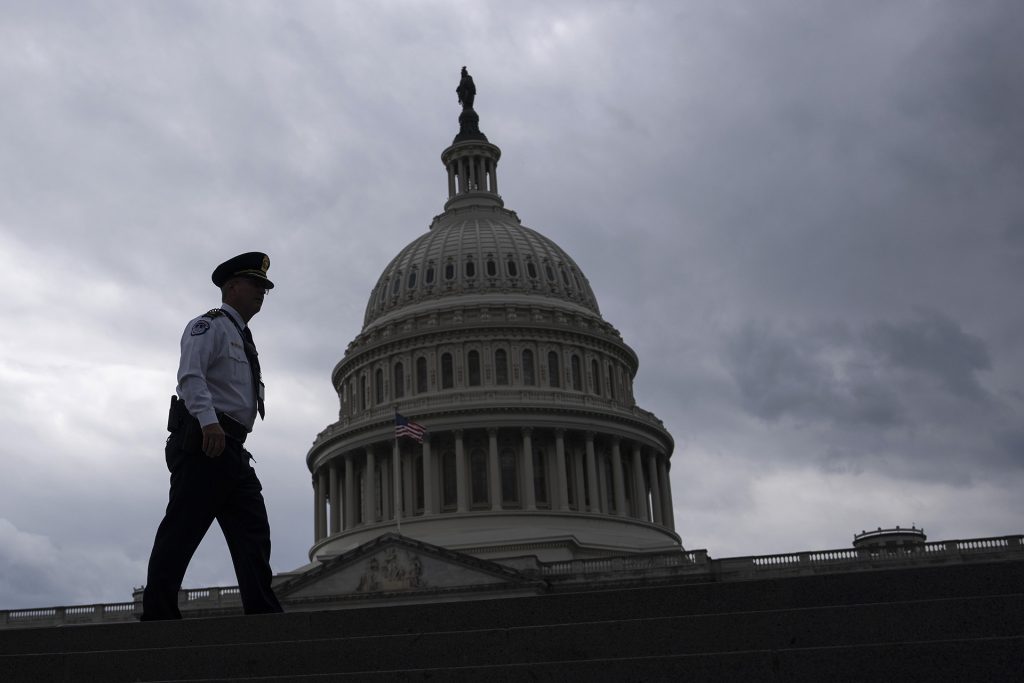 وول ستريت: استمرار ارتفاع الديون الأميركية يهدد بزوال إمبراطوريتها