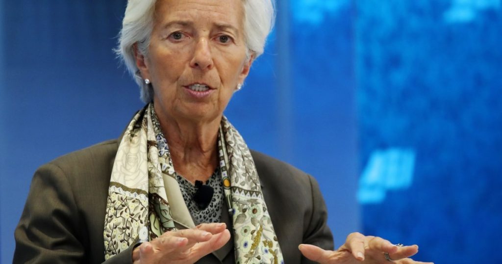 هل يخالف المركزي الأوروبي نظيره الأميركي ويخفض الفائدة؟