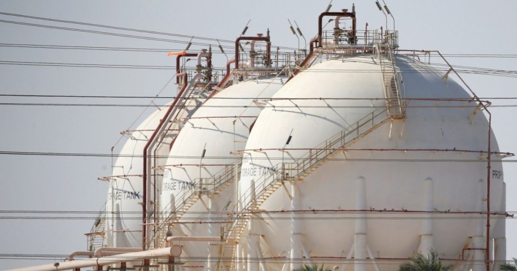 مصانع أسمدة في مصر تتوقف عن العمل مؤقتا