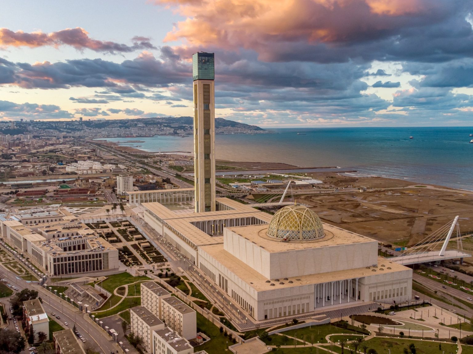 الجزائر تمتلك مواقع إسلامية ورومانية وشواطئ وجبالا وصحاري تؤهلها لجذب السياح