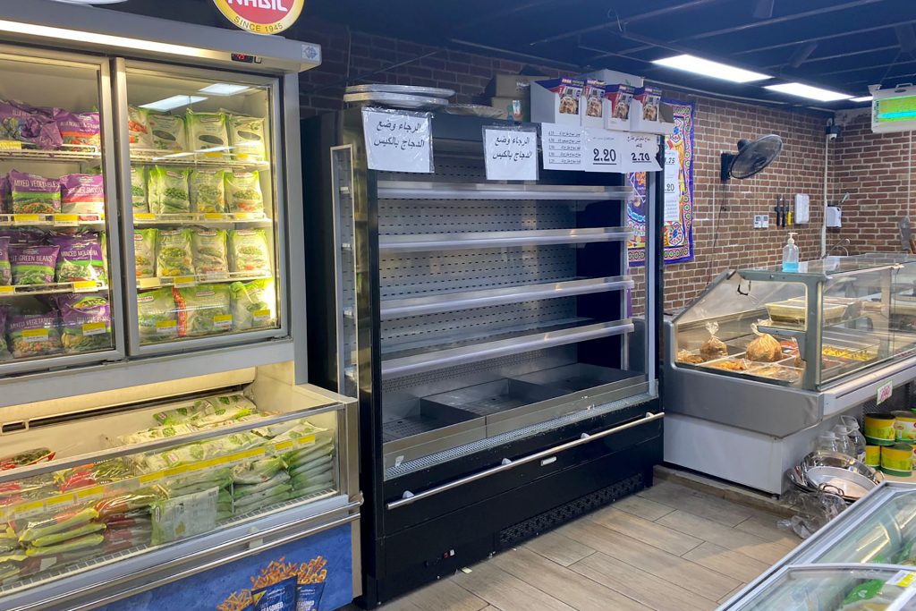 أزمة نقص الدجاج من الأسواق الأردنية.. ما القصة؟