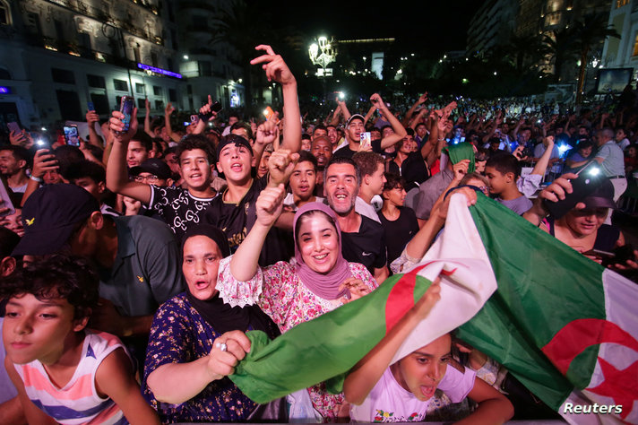 الاحتفالات امتدت للعاصمة الجزائر