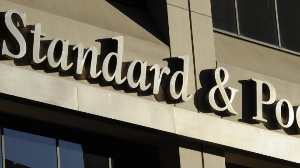 تخفيض تصنيف أوكرانيا الائتماني إلى “تخلف جزئي عن السداد”