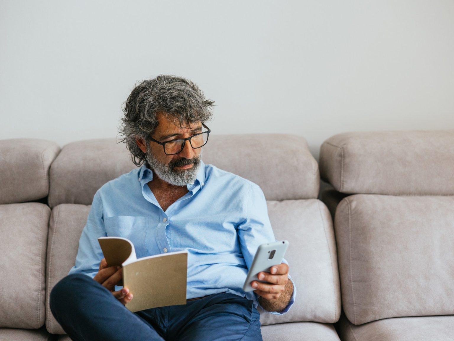 لماذا يصعب علينا قراءة النصوص الطويلة؟ هل دمر الإنترنت عقولنا؟