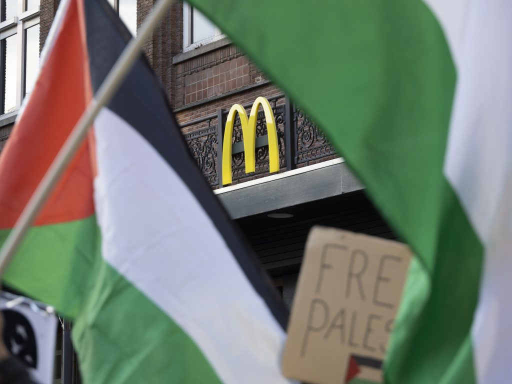 تراجع مفاجئ في مبيعات ماكدونالدز لأول مرة منذ 3 سنوات