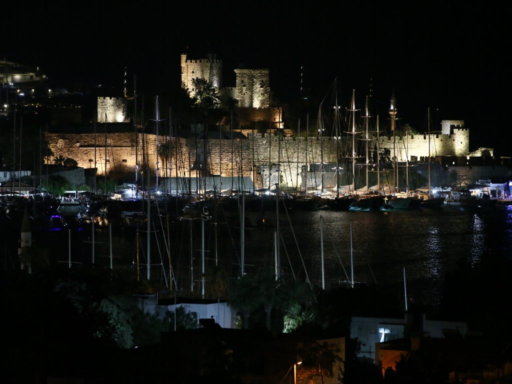 قلعة بودروم التركية.. متعة المتاحف الليلية