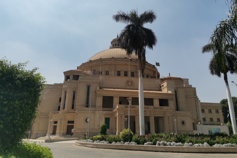 _صورة1 مبنى قبة الجامعة أصبح في عداد الآثار المصرية -جامعة القاهرة- تصوير المراسل